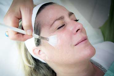 Peeling du visage à Paris 9 - Dr Benamor, dermatologie et médecine esthétique à Paris 75